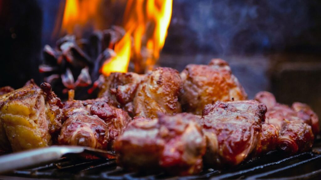 地元の食材を使ったBBQは、石垣島の夜にぴったりのアクティビティです
